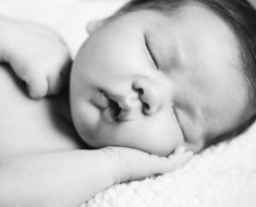 Bébé dort profondément