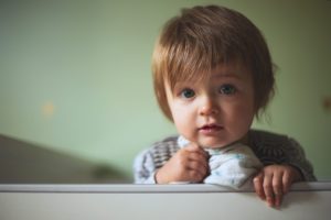 L'enfant fait pipi au lit